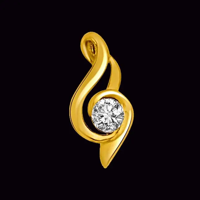 Note of Sound - 0.15 TCW Stunning Real Diamond Pendant in 18kt Yellow Gold (P930)