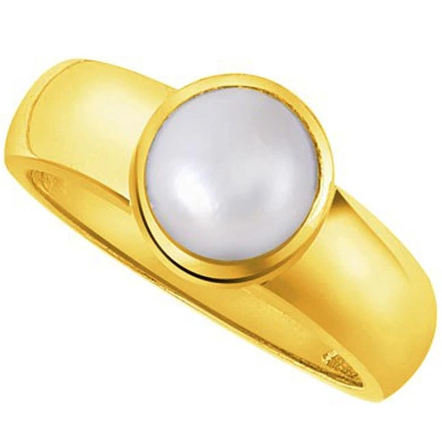 Real Button Pearl 18kt Gold Astrological Ring