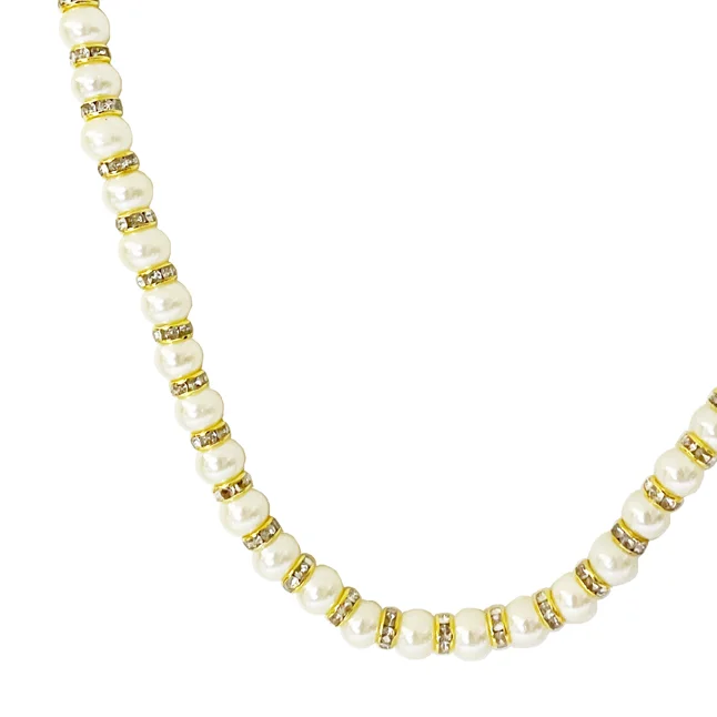Chic Single-Line Shell Pearl Necklace with Gold-Plated Chakri – Playful Elegance (PS593)