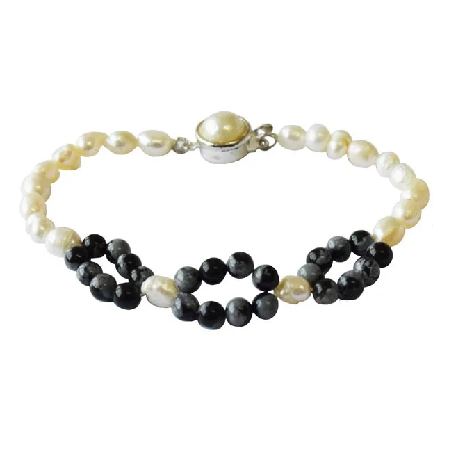 Midnight Pearls: Freshwater Pearl & Black Bead Elegance Bracelet (SB78)