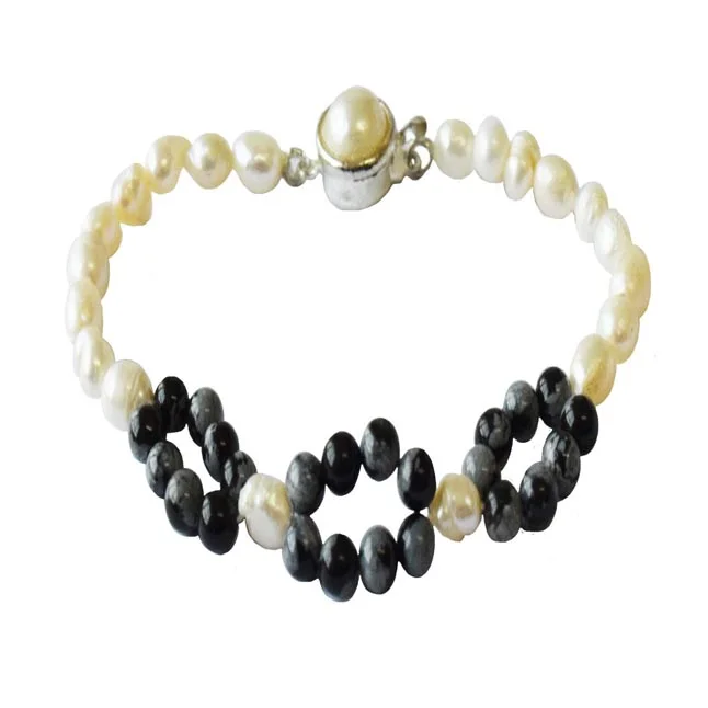 Midnight Pearls: Freshwater Pearl & Black Bead Elegance Bracelet (SB78)