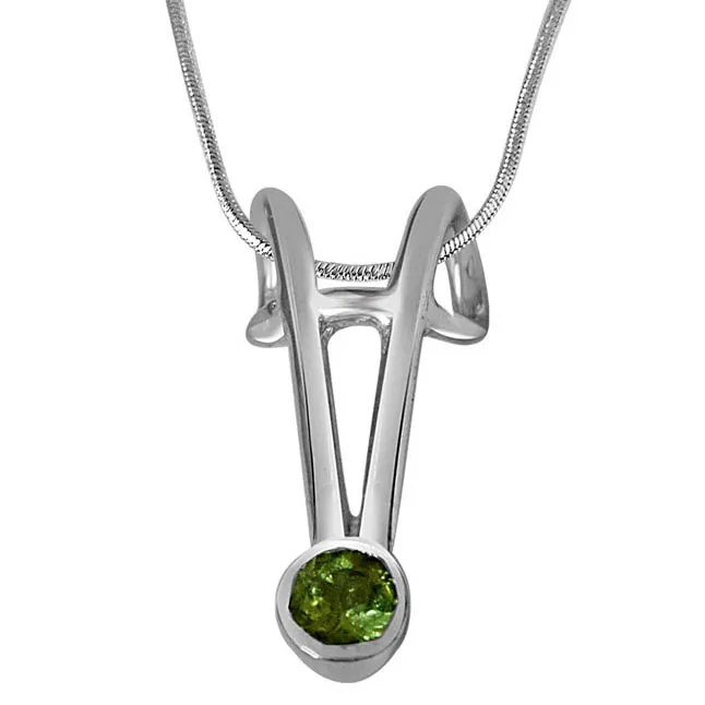 Peridot & Sterling Silver Pendant with 18 IN Chain (SDP376)