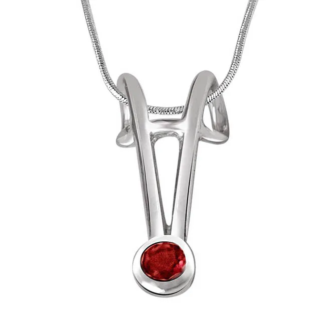 Red Garnet & Sterling Silver Pendant with 18 IN Chain (SDP377)