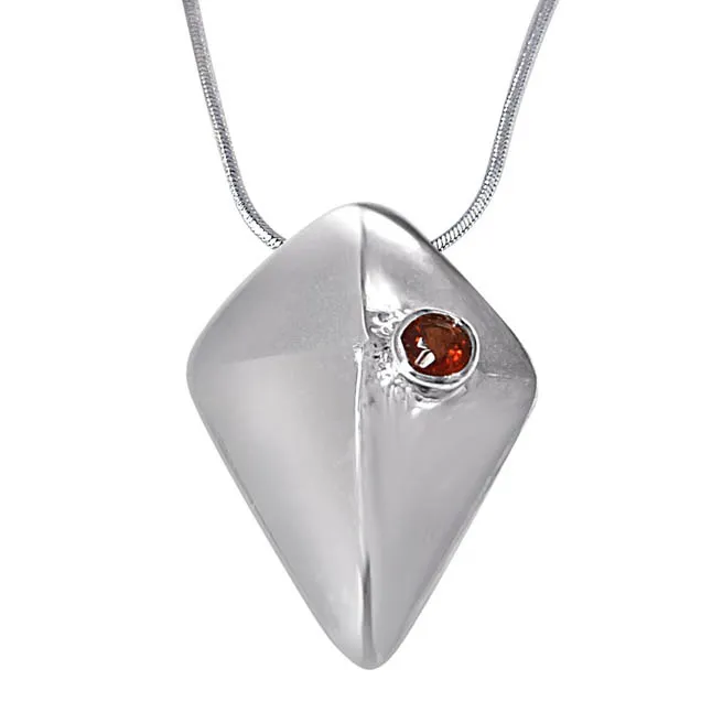 Great Adventure Red Garnet & 925 Sterling Silver Pendant with 18 IN Chain (SDP400)