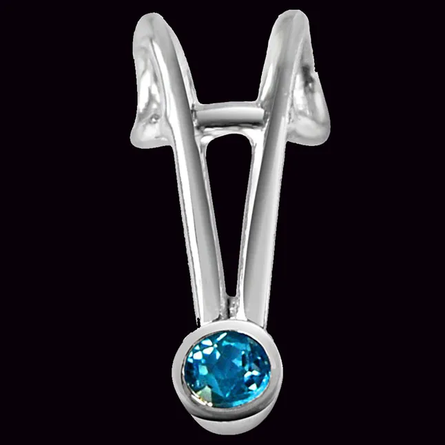 Queen Of Hearts Blue Topaz & 925 Sterling Silver Pendant with 18 IN Chain (SDP334)