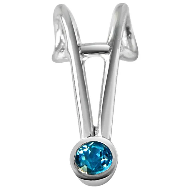 Queen Of Hearts Blue Topaz & 925 Sterling Silver Pendant with 18 IN Chain (SDP334)