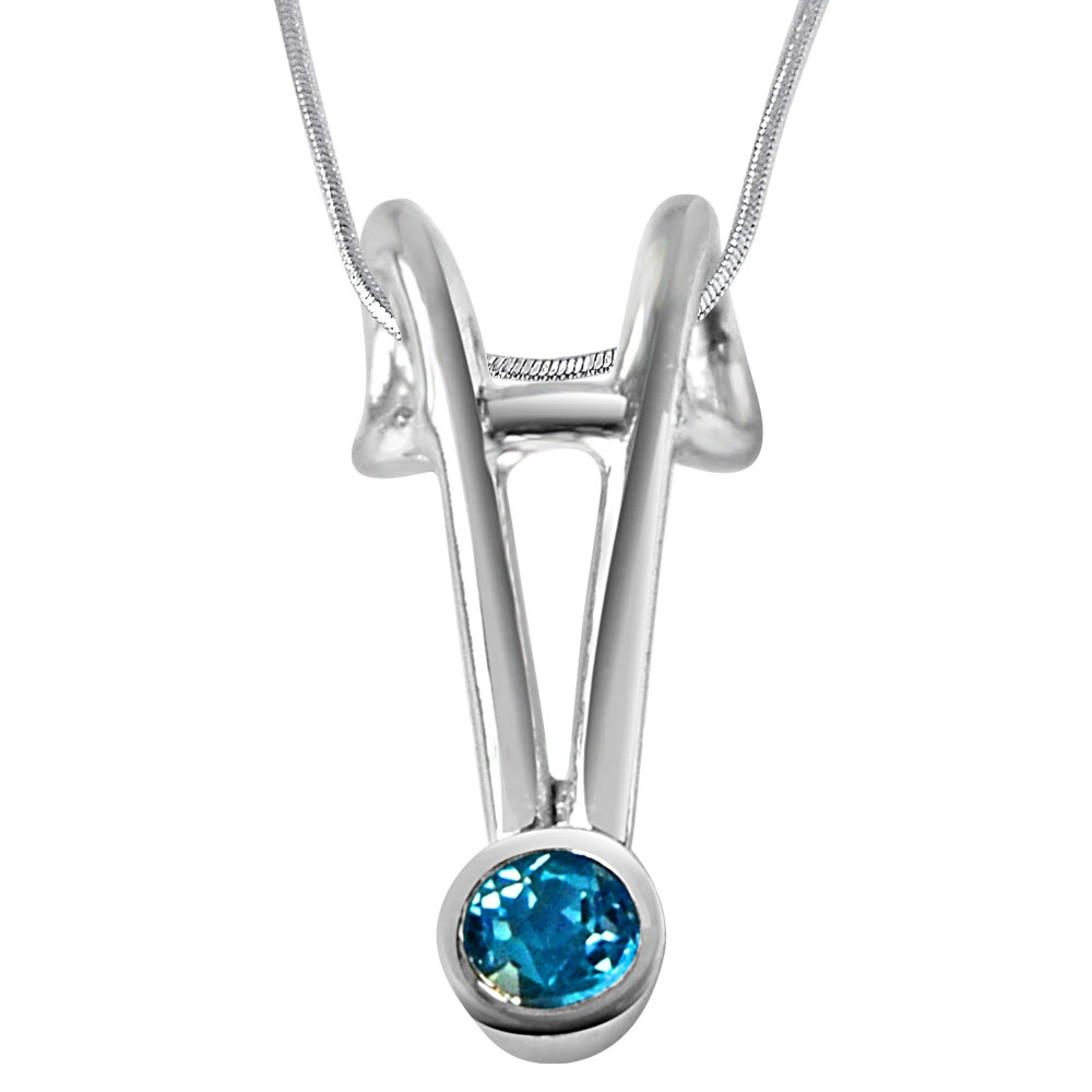 Queen Of Hearts Blue Topaz & 925 Sterling Silver Pendant with 18 IN Chain (SDP334)
