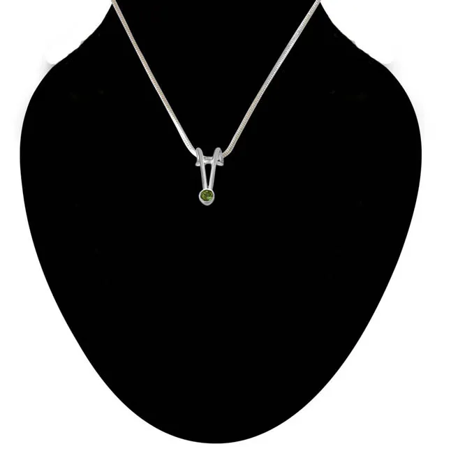 Peridot & Sterling Silver Pendant with 18 IN Chain (SDP376)