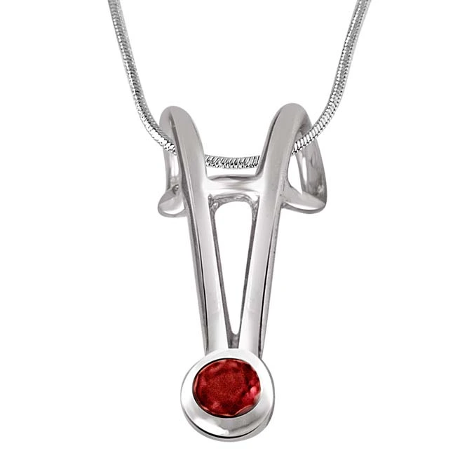 Red Garnet & Sterling Silver Pendant with 18 IN Chain (SDP377)