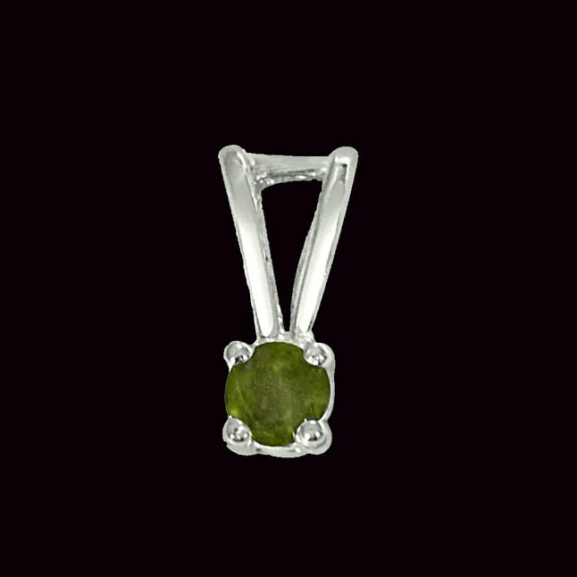 Pretty Prince Green Peridot & Sterling Silver Pendant with 18 IN Chain (SDP382)