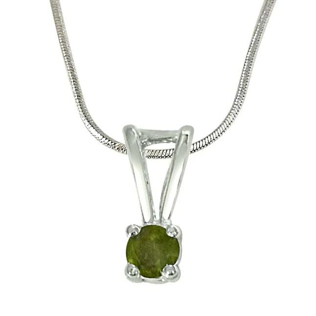 Pretty Prince Green Peridot & Sterling Silver Pendant with 18 IN Chain (SDP382)
