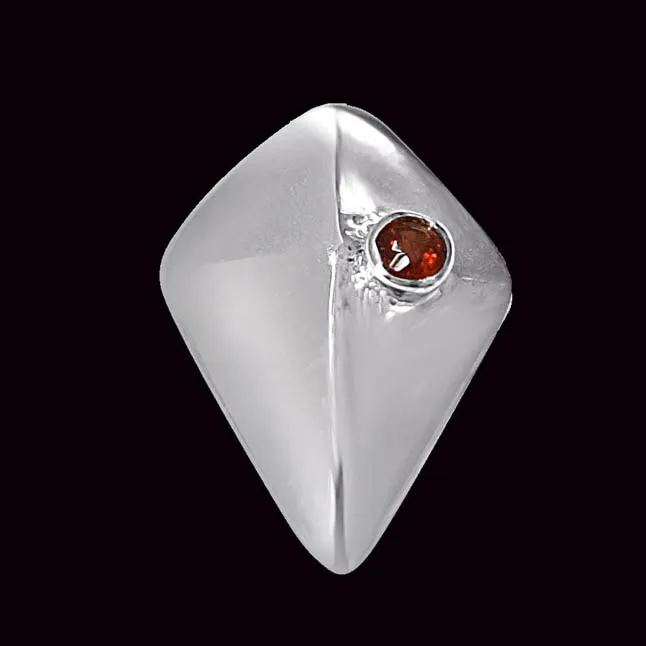 Great Adventure Red Garnet & 925 Sterling Silver Pendant with 18 IN Chain (SDP400)