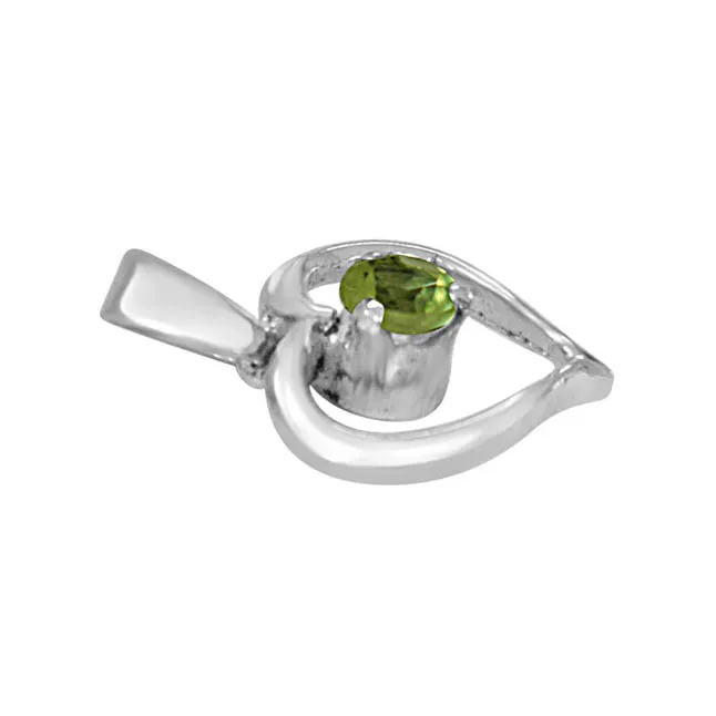 Princess of My World Heart Shaped Green Peridot & 925 Sterling Silver Pendant with 18 IN Chain (SDP411)