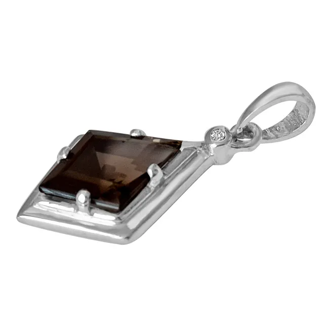 Kite Shaped 2.91 cts Smoky Topaz & Real Diamond 925 Silver Pendant with 18 IN Chain (SDP431)