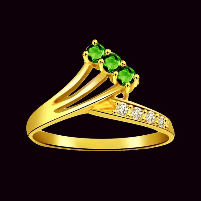 Emerald Enigma 0.08cts Diamond & Emerald Gold Ring (SDR1059)