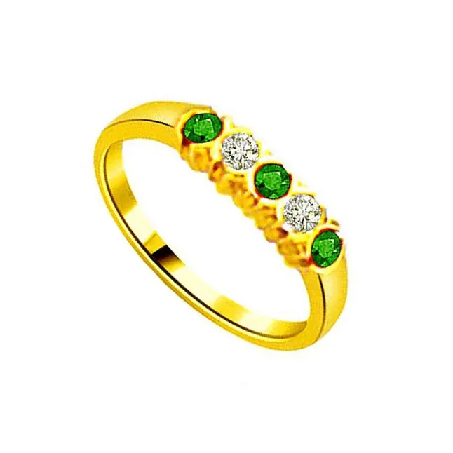 Love Ribbon Classic Diamond & Emerald Ring (SDR1064)
