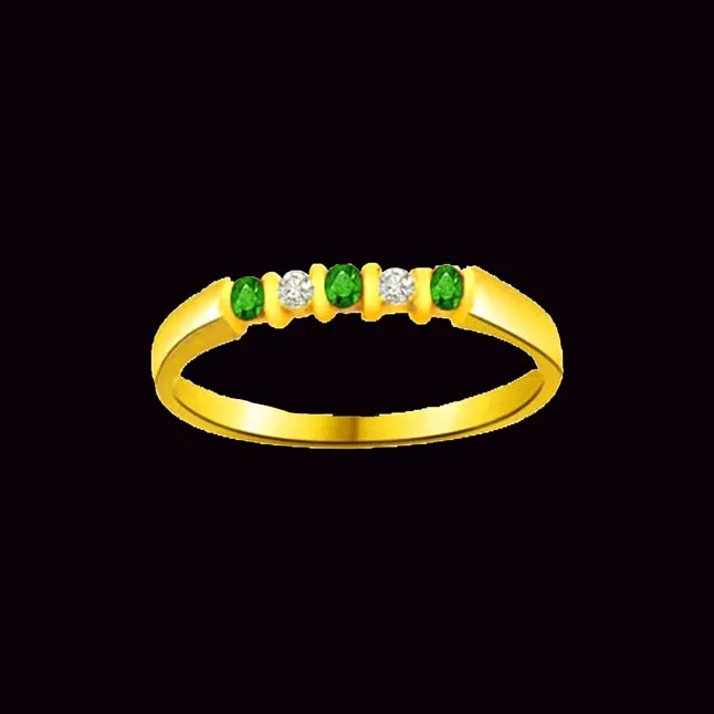 Glitter n Glitter 0.05cts Diamond & Emerald Gold Ring (SDR1067)