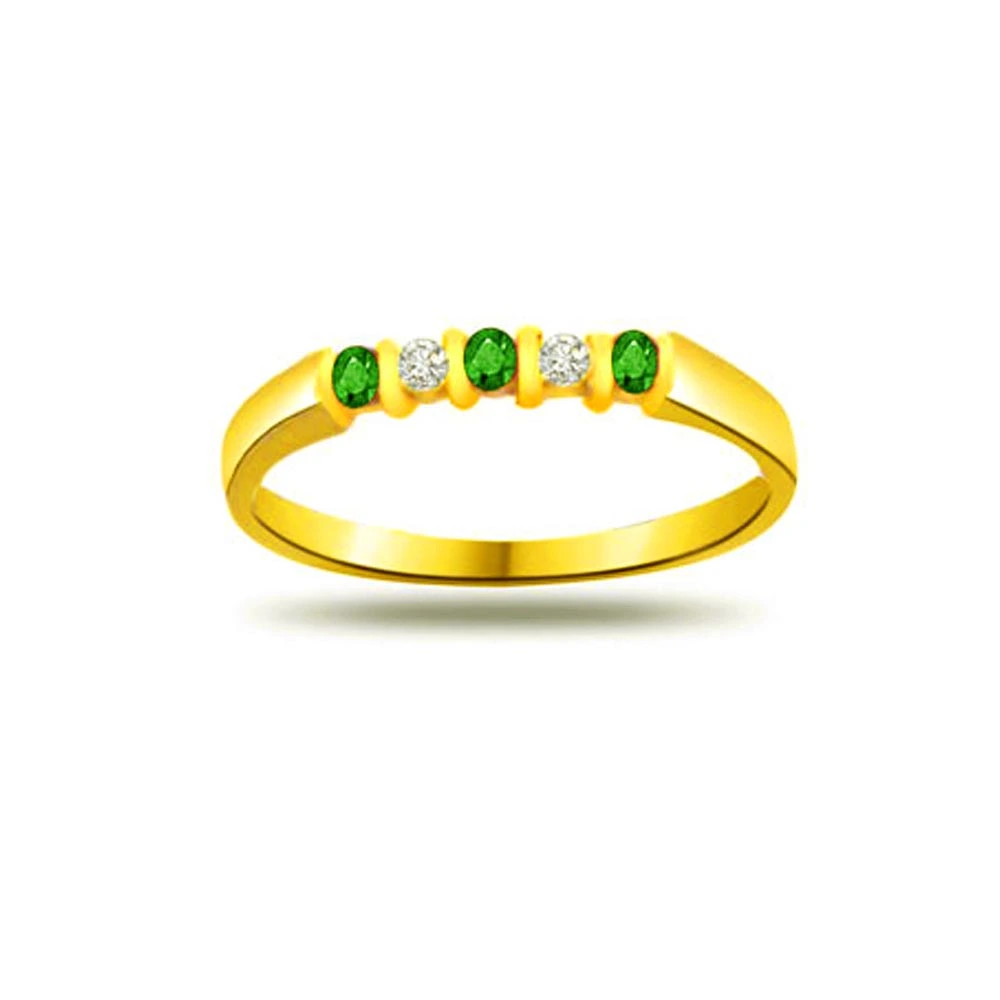 Glitter n Glitter 0.05ct Diamond & Emerald Gold Ring