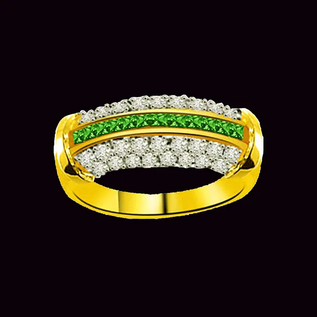Emerald Diva 0.40cts Diamond & Emerald Gold Ring (SDR1078)