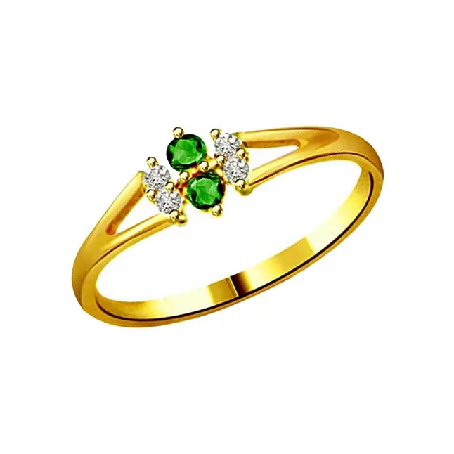 Glittering Greenery Trendy Diamond & Emerald Ring (SDR1099)