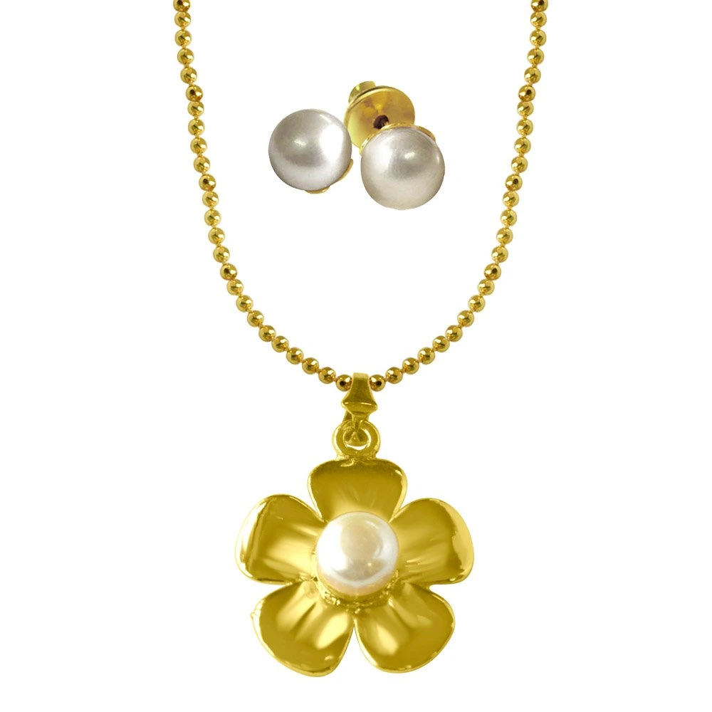 Flower Shaped Big Button Pearl & Gold Plated Pendants with Chain & Pair Of Studs (SDS215)