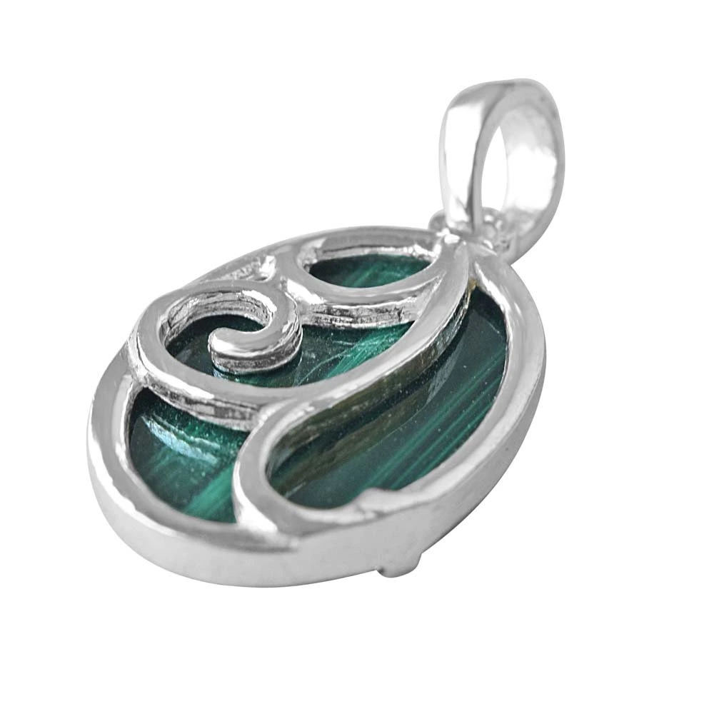 Green Oval Malachite & Silver Pendant with 18 IN Silver Finished chain (SDS230)