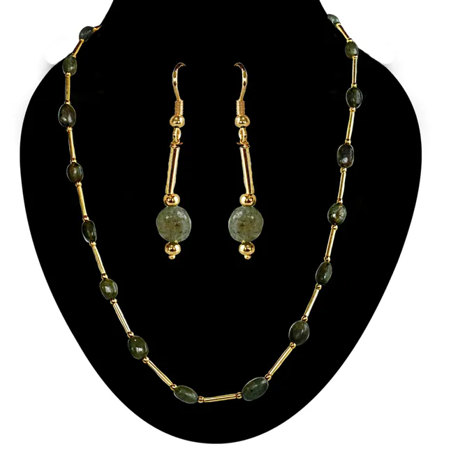 Enchanted Elegance: Majestic Emerald & Gold Essence Necklace Set (SN1071)