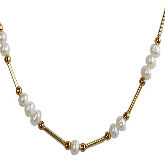 Golden Lustre: The Majestic Pearl Symphony Necklace (SN1076)