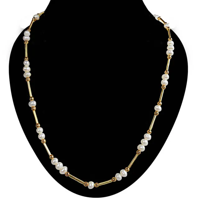 Golden Lustre: The Majestic Pearl Symphony Necklace (SN1076)