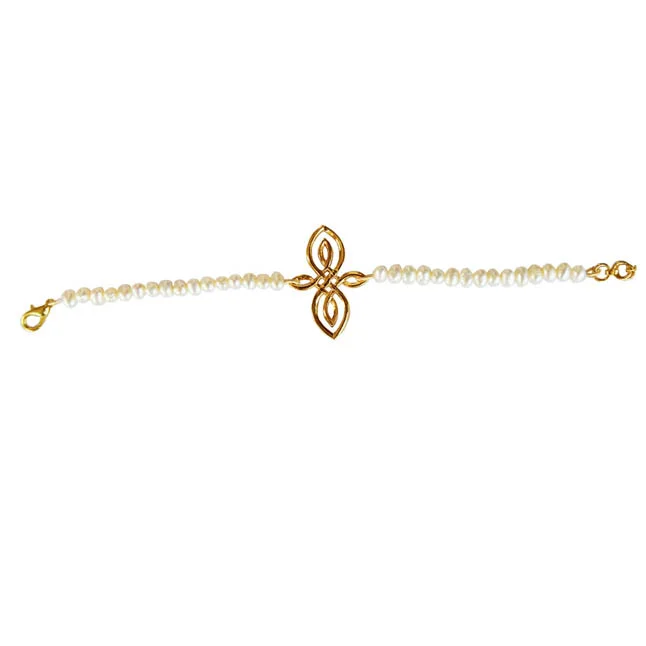 Elegant Simplicity: Freshwater Pearl & Gold-Plated Pendant Bracelet