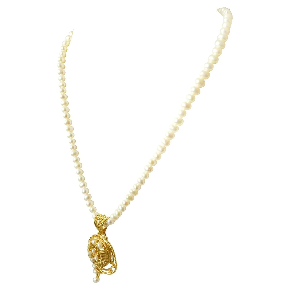 Gold Plated Pendant with Single Line Real Pearl Necklace for Women (SN795)