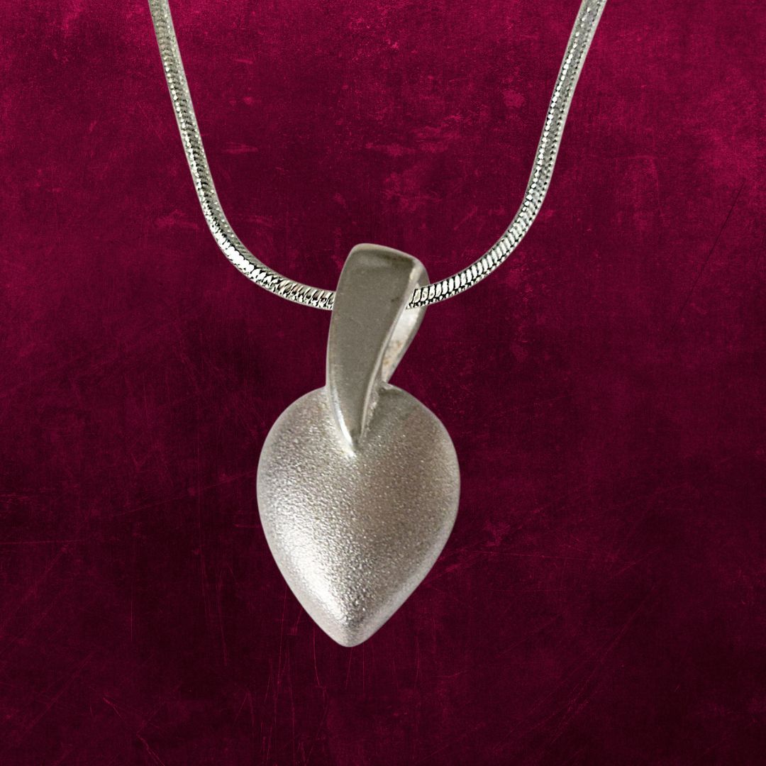 Leaf Shaped 925 Sterling Silver Pendant with Silver Finished Chain for Girls (SDS41)